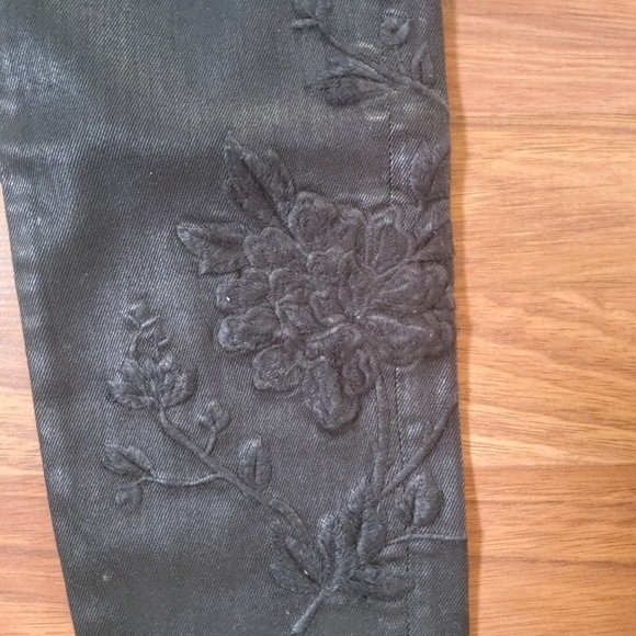 NWOT Driftwood Slim Skinny Embroidered Floral Denim Jeans Size 28 Black - Picture 5 of 15
